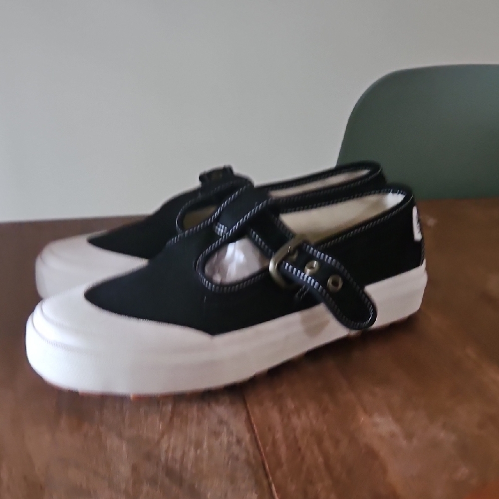 Vans Size 6.5 Mary Jane Shoes New - Picture 2 of 3